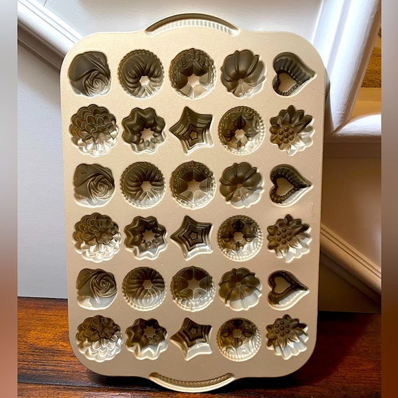 NWOT-Nordic Ware Mini Bundt Pan from Williams-Sonoma - Picture 2 of 5